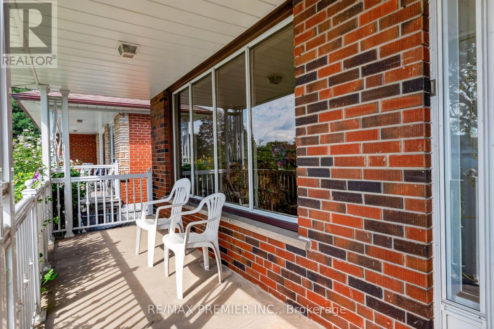 31 CORINTHIAN BOULEVARD