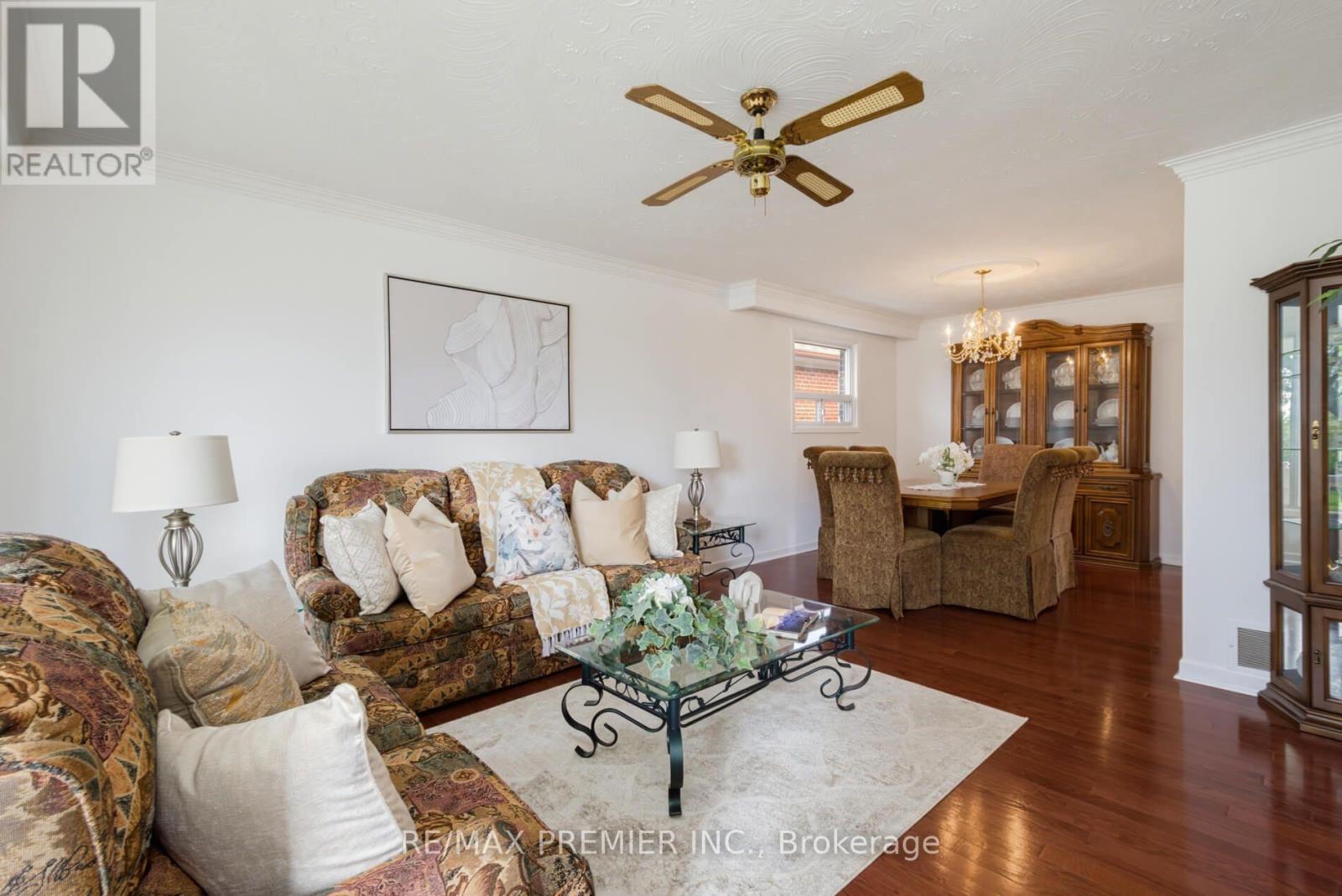 31 CORINTHIAN BOULEVARD