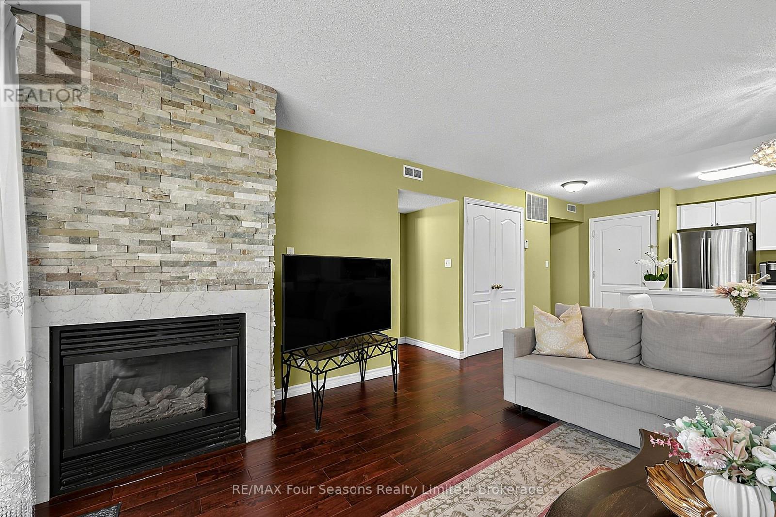 839 - 34 DAWSON DRIVE