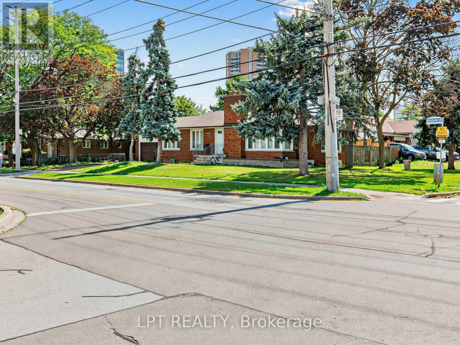 27 KINGSVIEW BOULEVARD