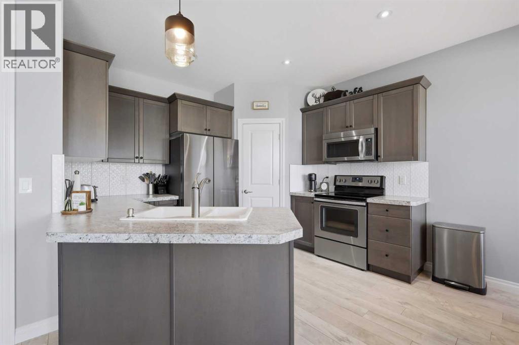 64 Henderson Crescent