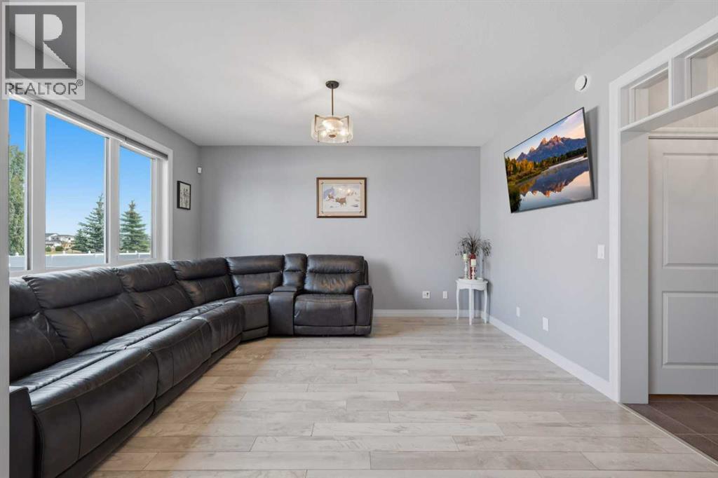 64 Henderson Crescent