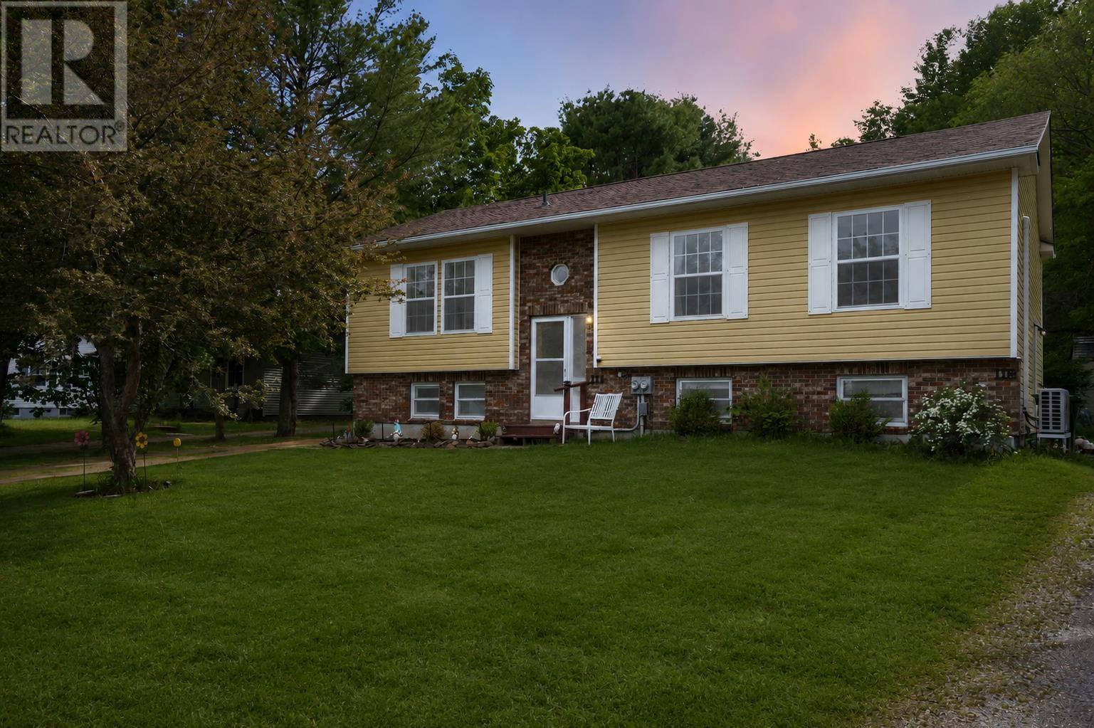 11 Robinson Drive - Photo 2