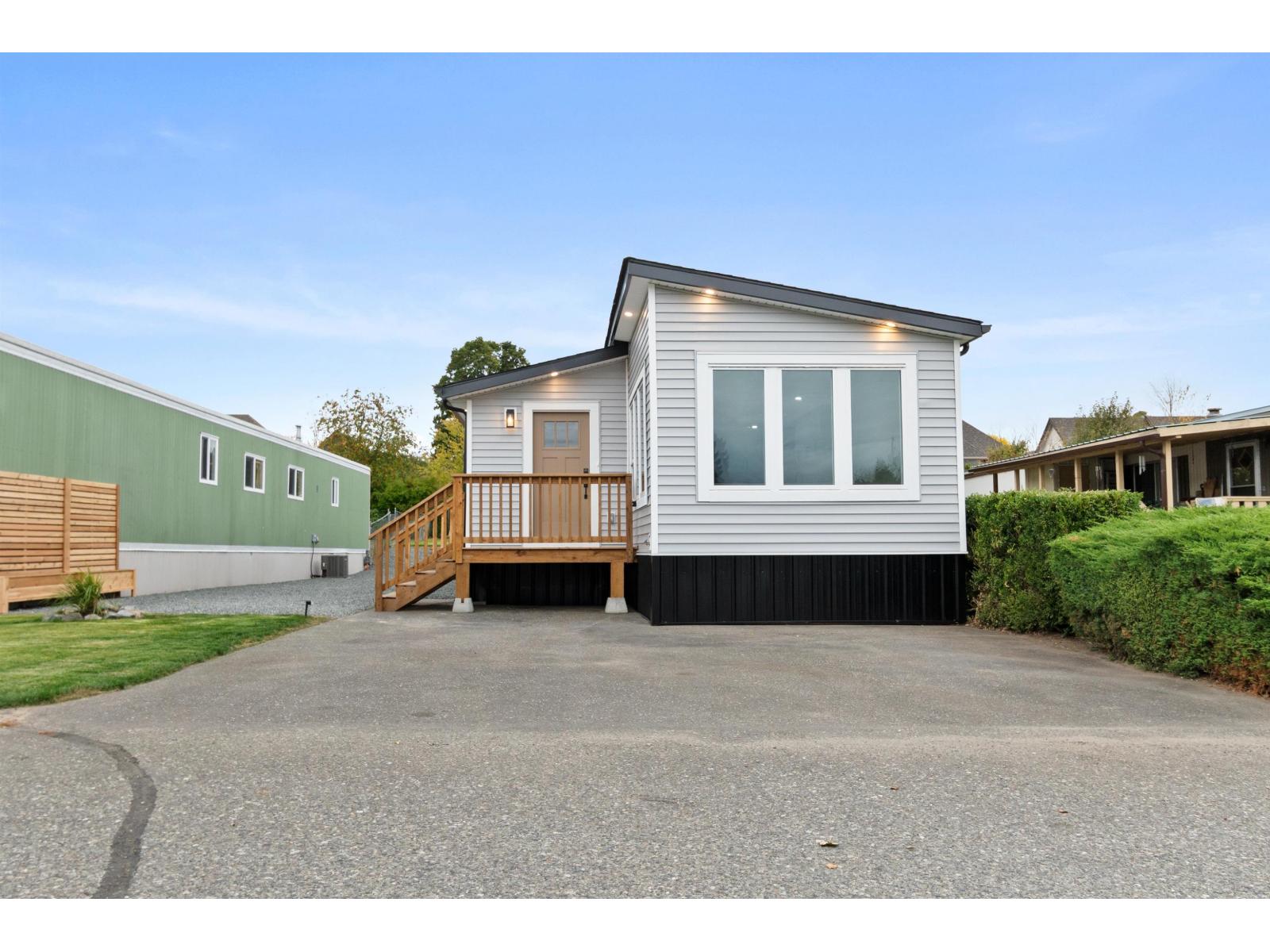 15 45640 WATSON ROAD, Garrison Crossing