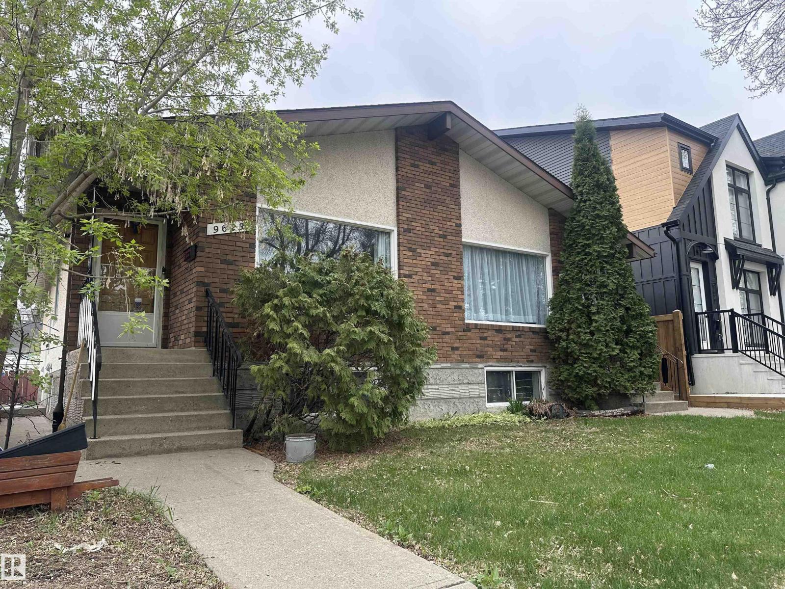 9623/9625 73 AV NW NW