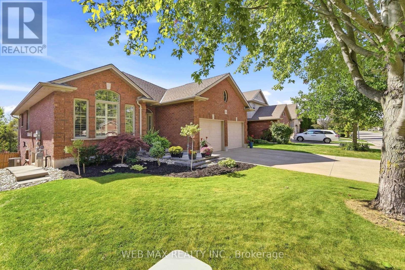 204 KINGFISHER AVENUE