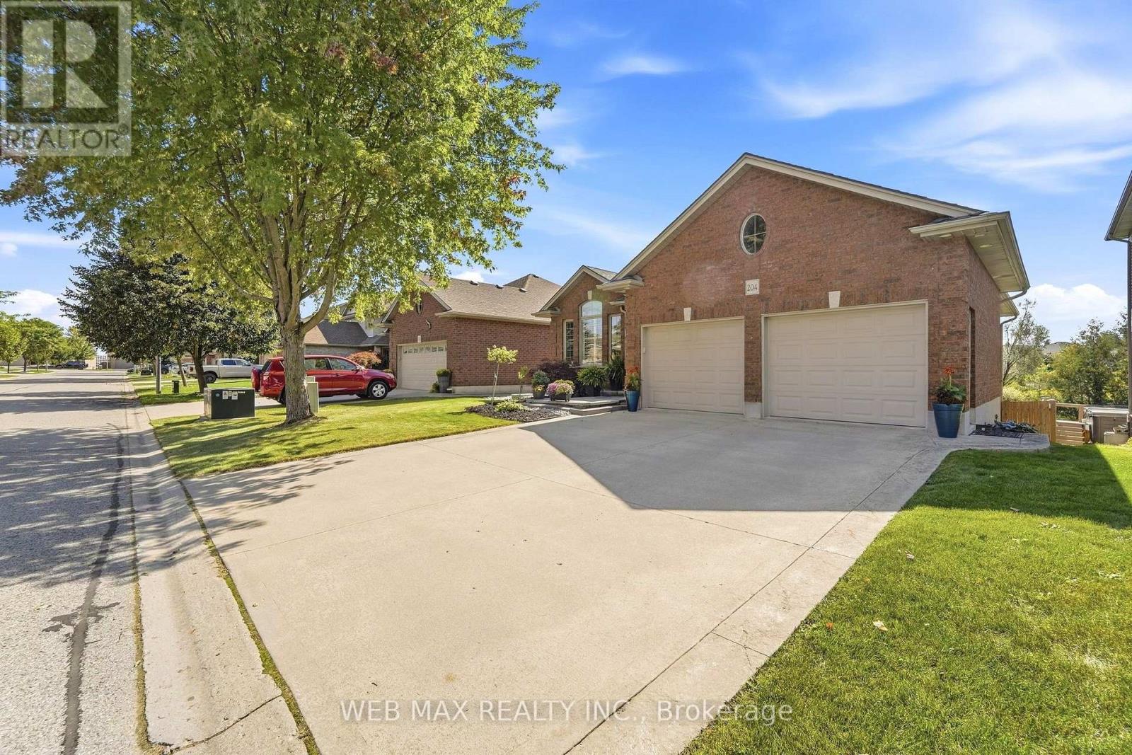 204 KINGFISHER AVENUE