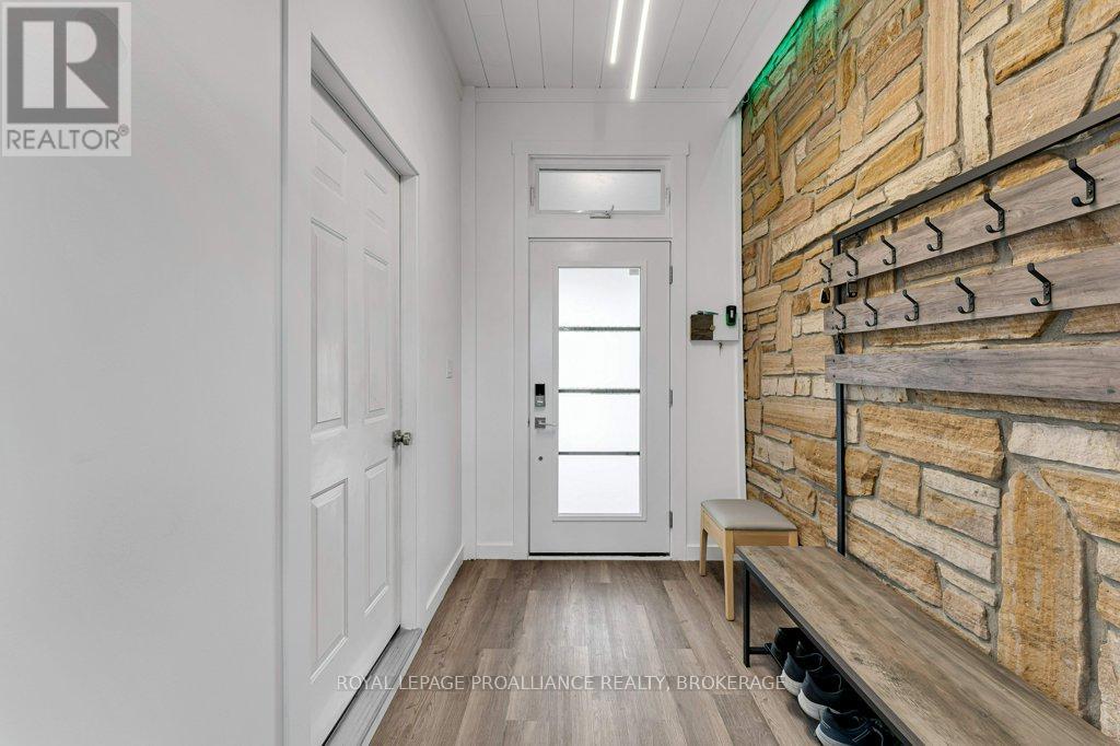 25 WILLOWBANK ROAD E