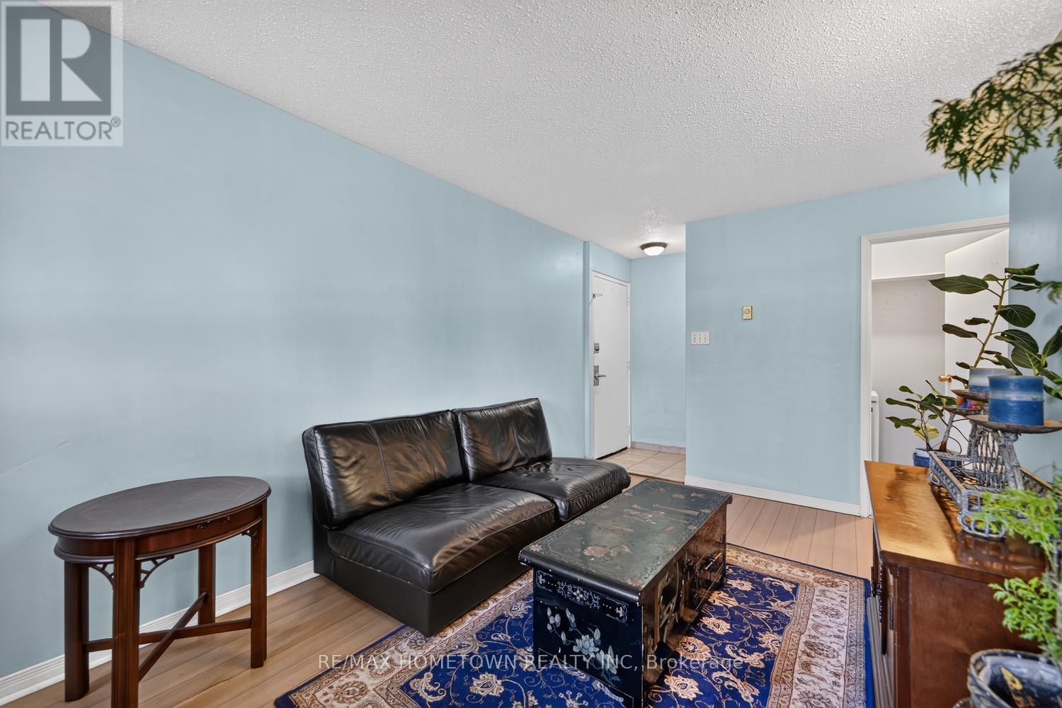 105 - 323 MAIN STREET W