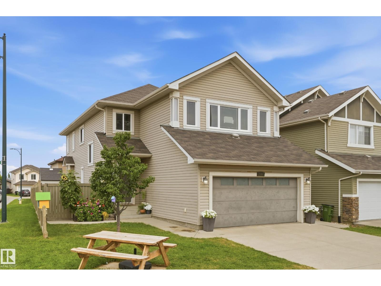 1564 36 AV NW