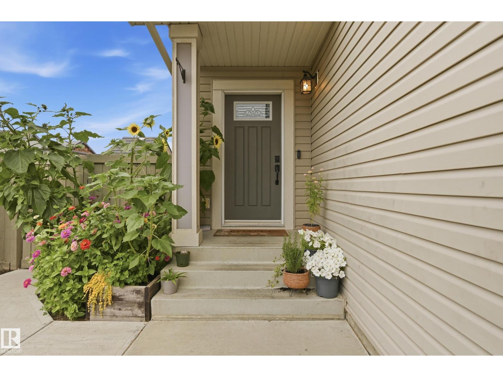 1564 36 AV NW