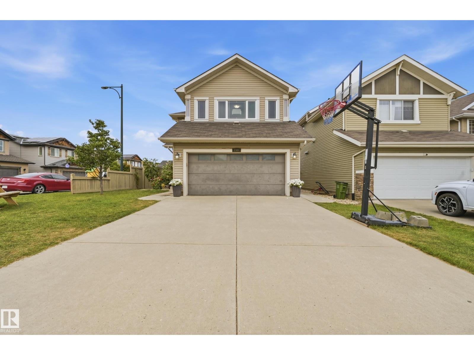 1564 36 AV NW