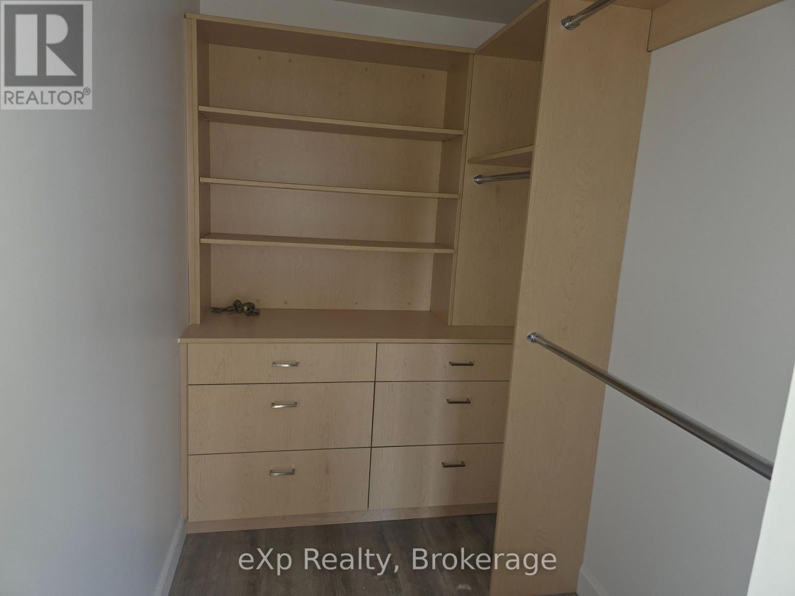 MAIN LEVEL UNIT - 272 12 CONCESSION