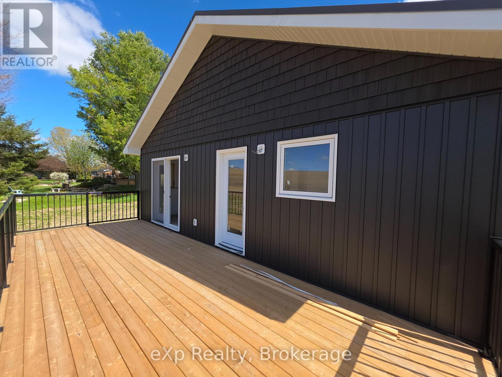 MAIN LEVEL UNIT - 272 12 CONCESSION