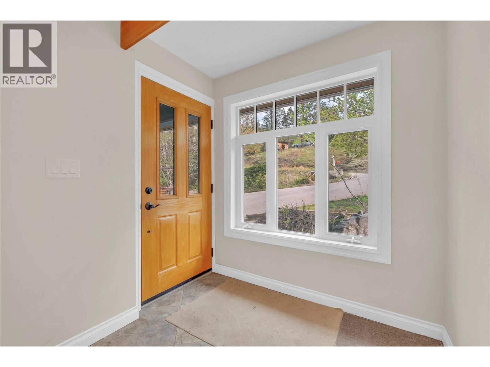 418 Panorama Crescent