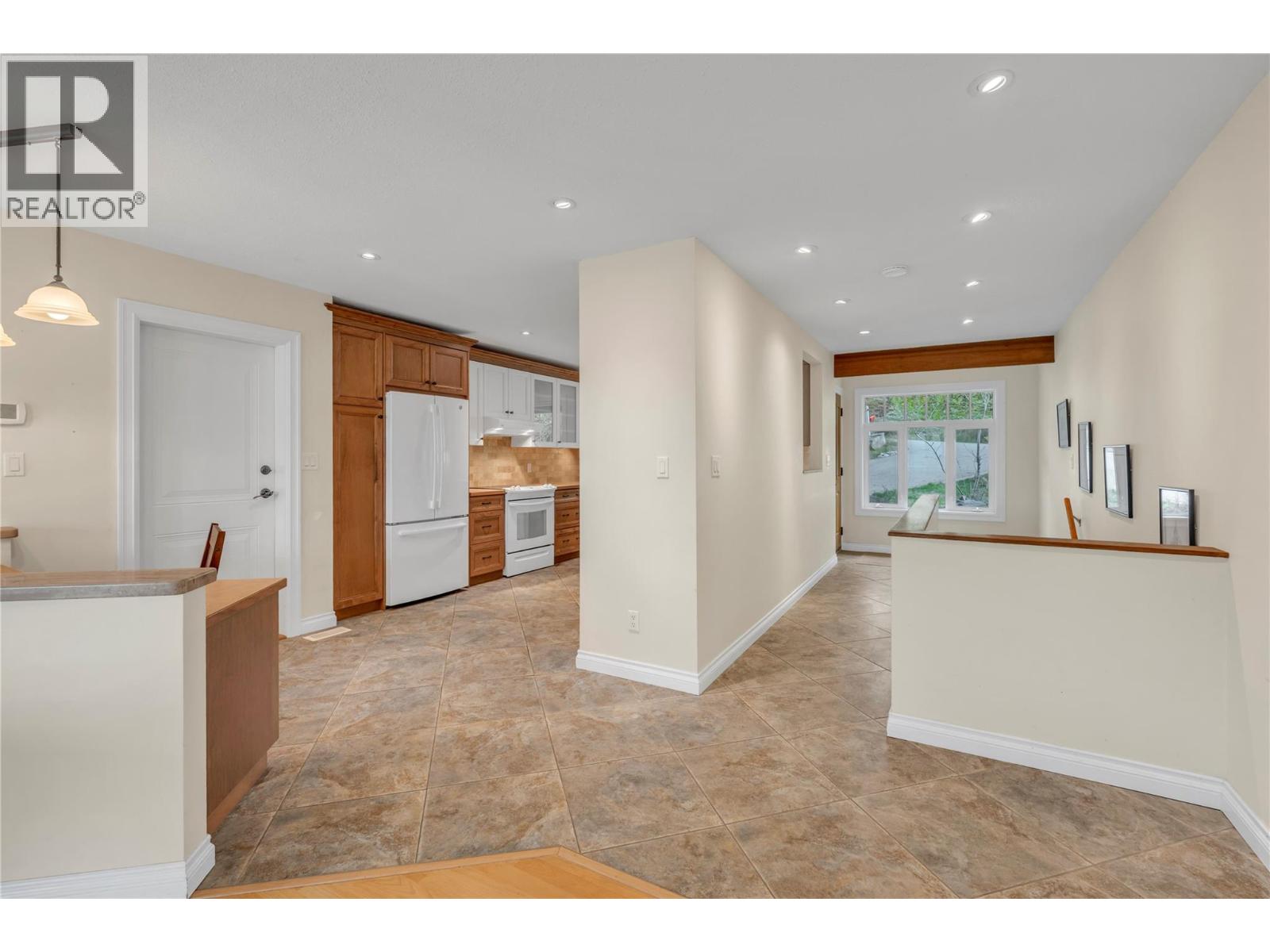 418 Panorama Crescent