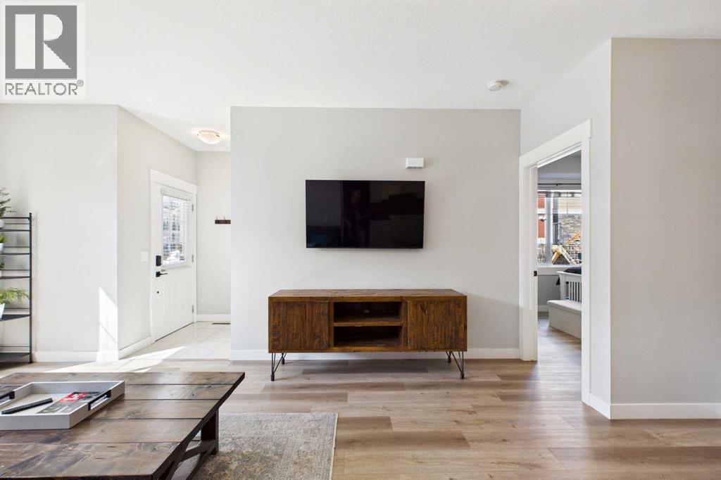 1, 67 West Coach Manor SW