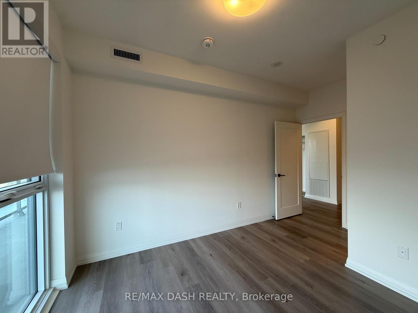 LP10 - 280 DUNDAS STREET W