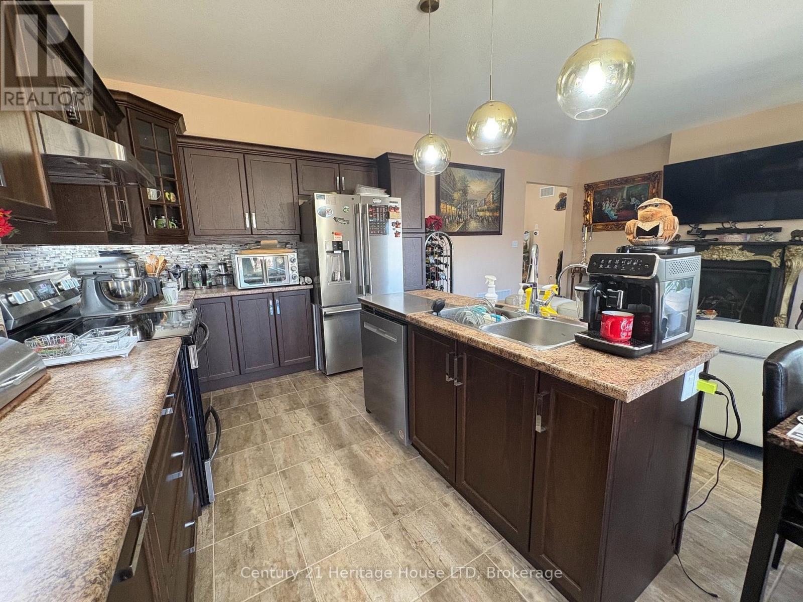 424 WILLIAMS CRESCENT