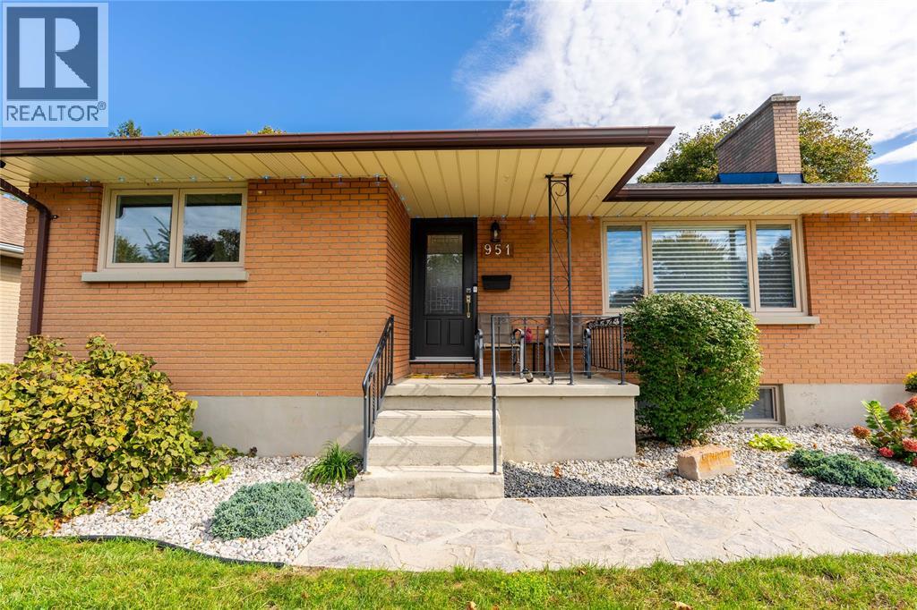 951 BEVERLEY ROAD