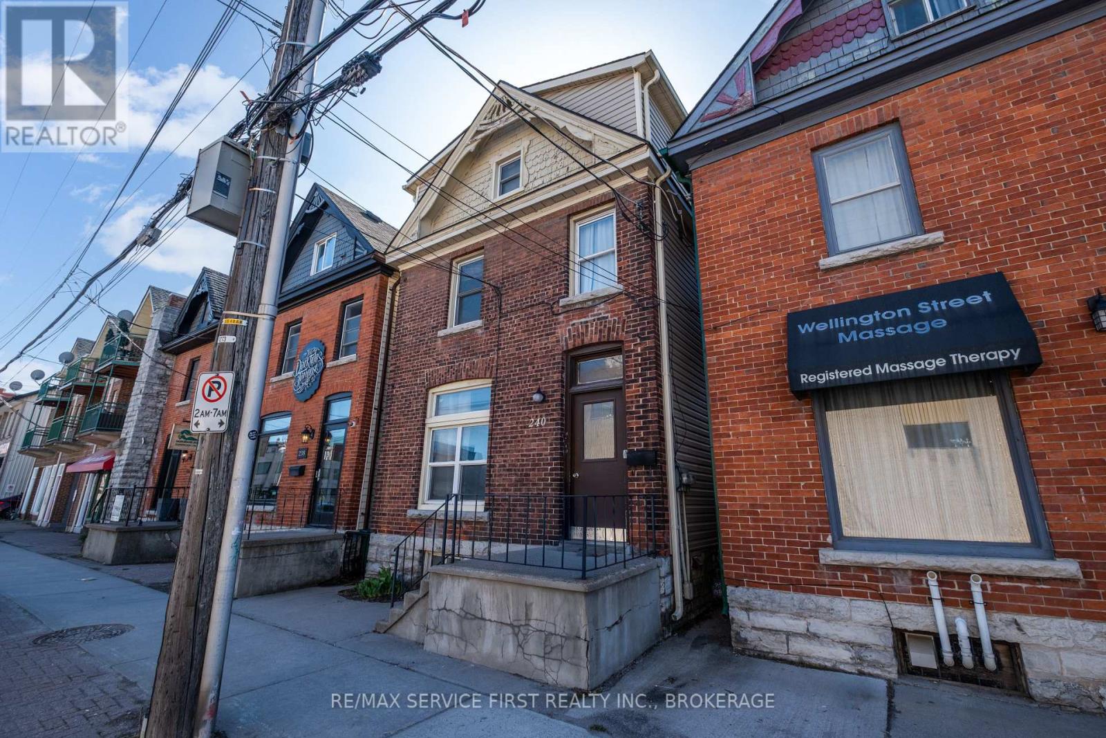 240 WELLINGTON STREET