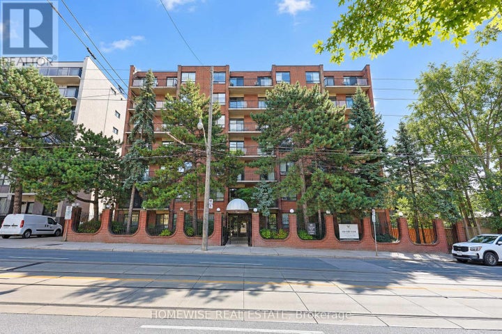 Photo 1 of 17 — 414 - 485 KINGSTON ROAD, Toronto (The Beaches), ON M4L 1V6