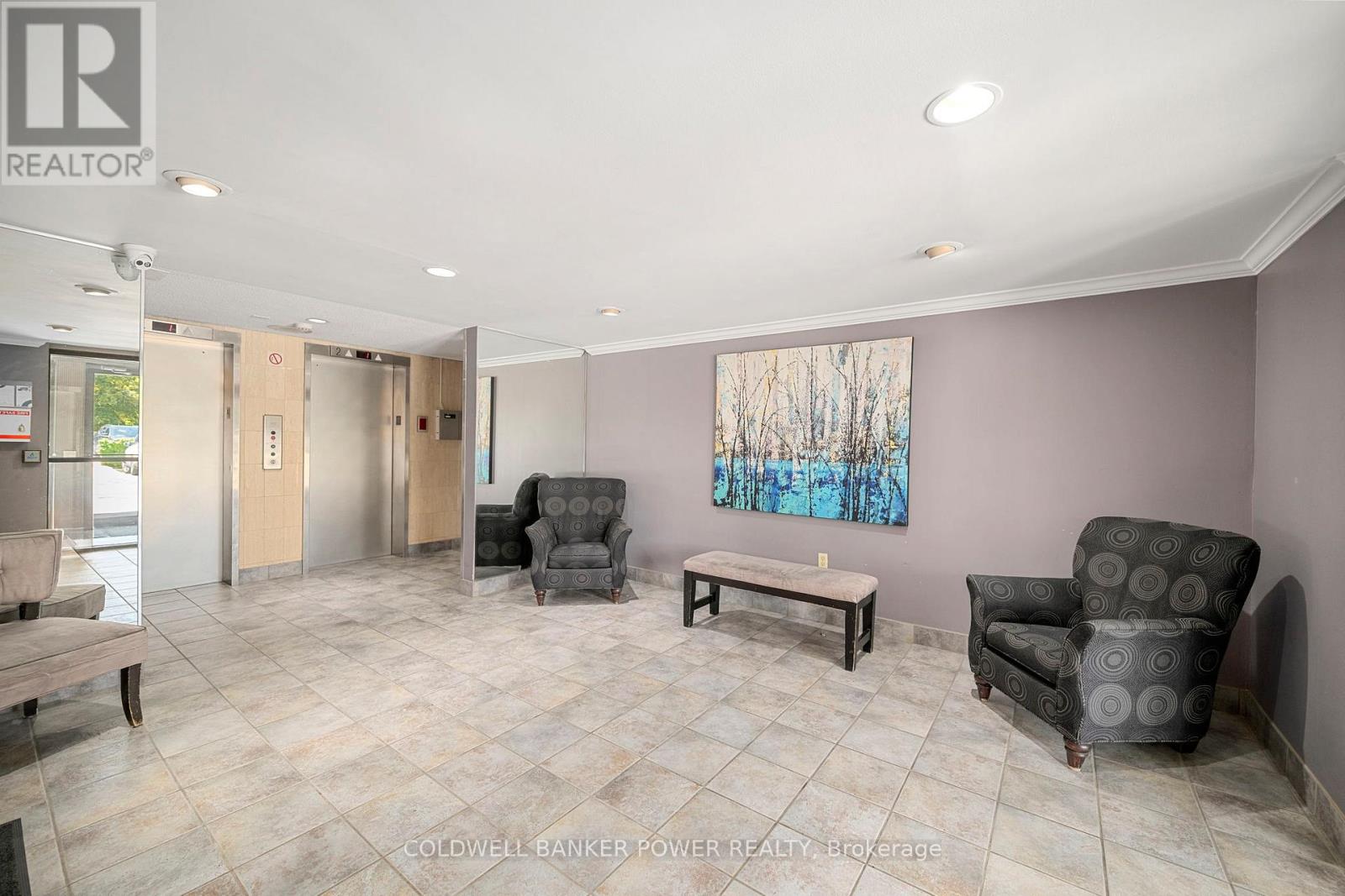 704 - 600 GRENFELL DRIVE
