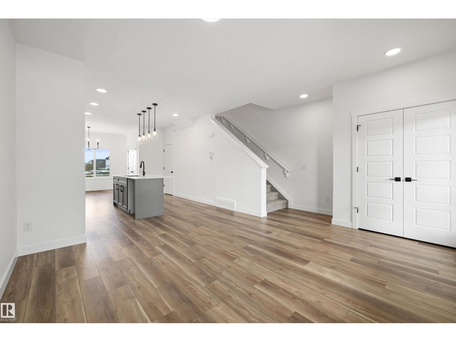 634 176 AV NE
