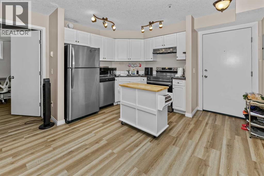 208, 2000 Applevillage Court SE
