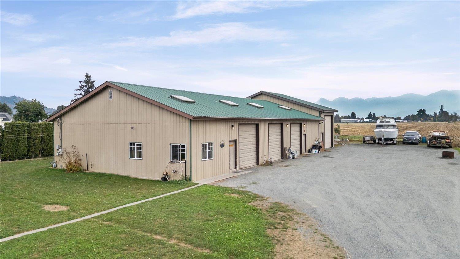 6260 SUMAS PRAIRIE ROAD, Greendale