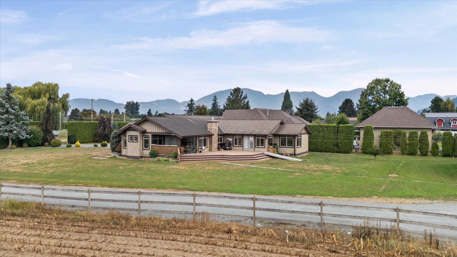 6260 SUMAS PRAIRIE ROAD, Greendale