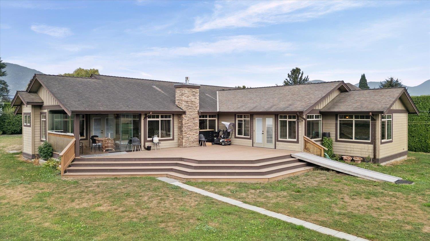 6260 SUMAS PRAIRIE ROAD, Greendale
