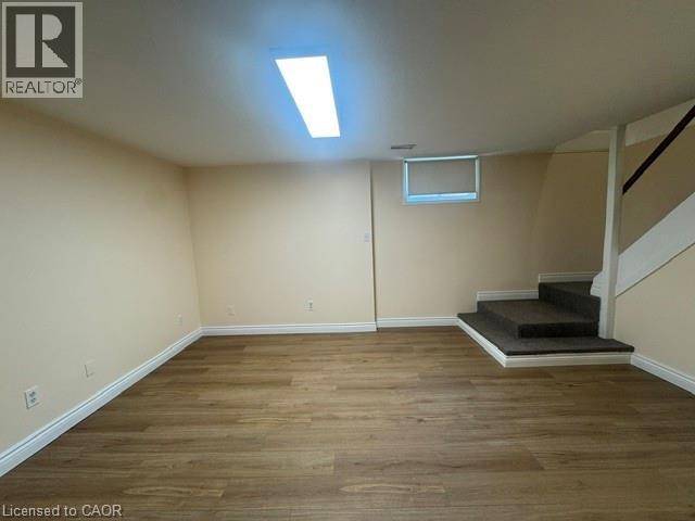 182 LYNNBROOK Crescent Unit# Lower
