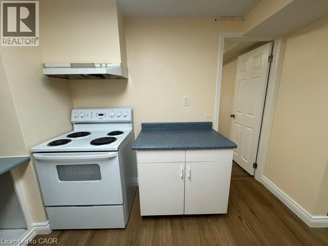 182 LYNNBROOK Crescent Unit# Lower
