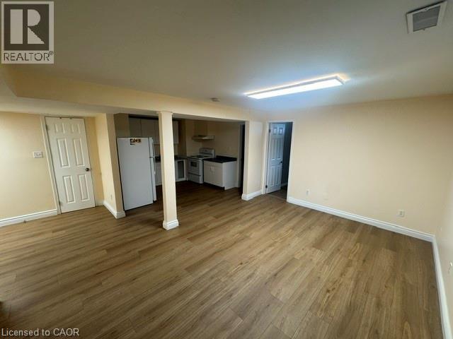 182 LYNNBROOK Crescent Unit# Lower