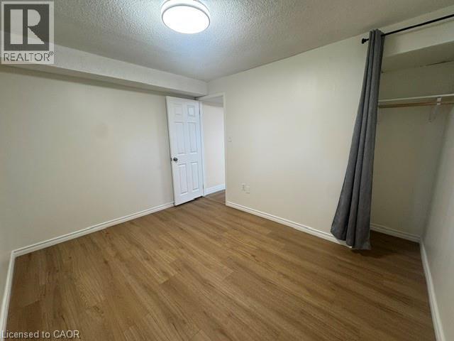 182 LYNNBROOK Crescent Unit# Lower