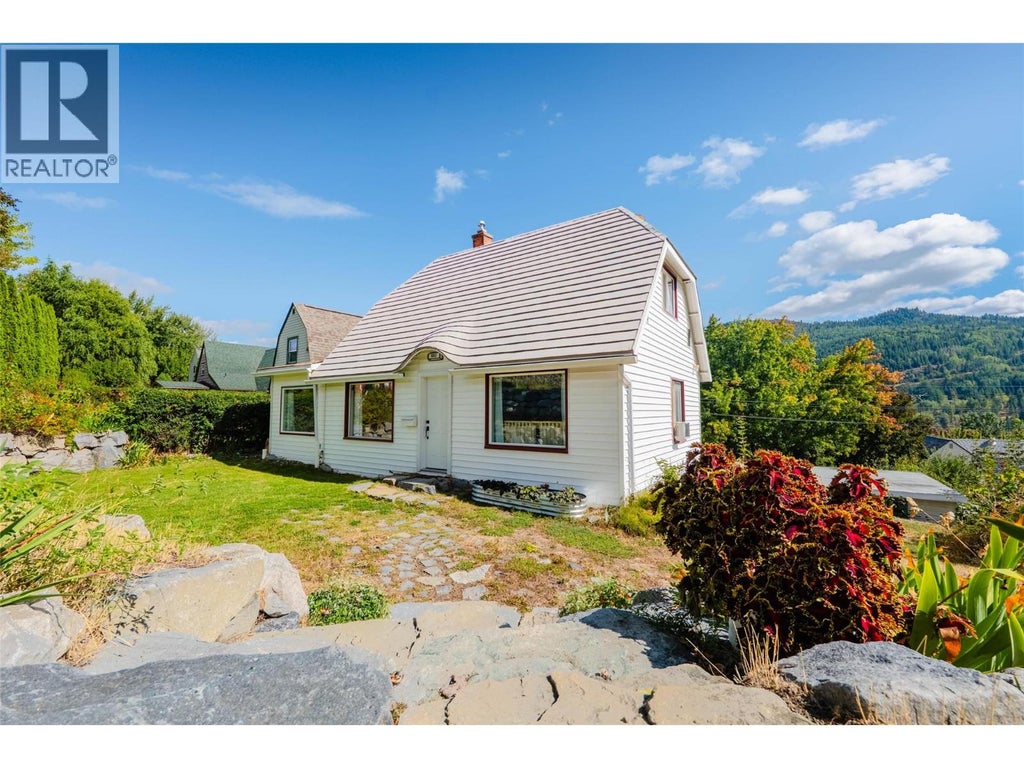 660 DICKENS STREET, WARFIELD, BC V1R 2B6 - Image 3495467595.jpeg?d=l
