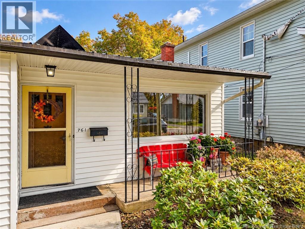 761 Byng Street - Photo 2