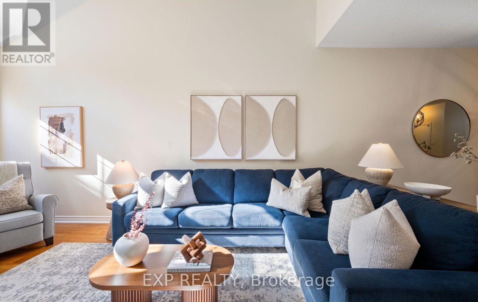 27 - 110 NAPIER STREET W