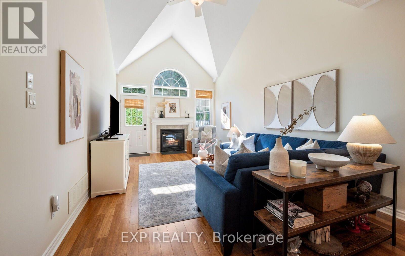 27 - 110 NAPIER STREET W