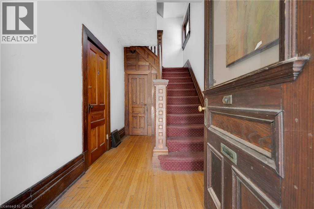 458 WOOLWICH Street