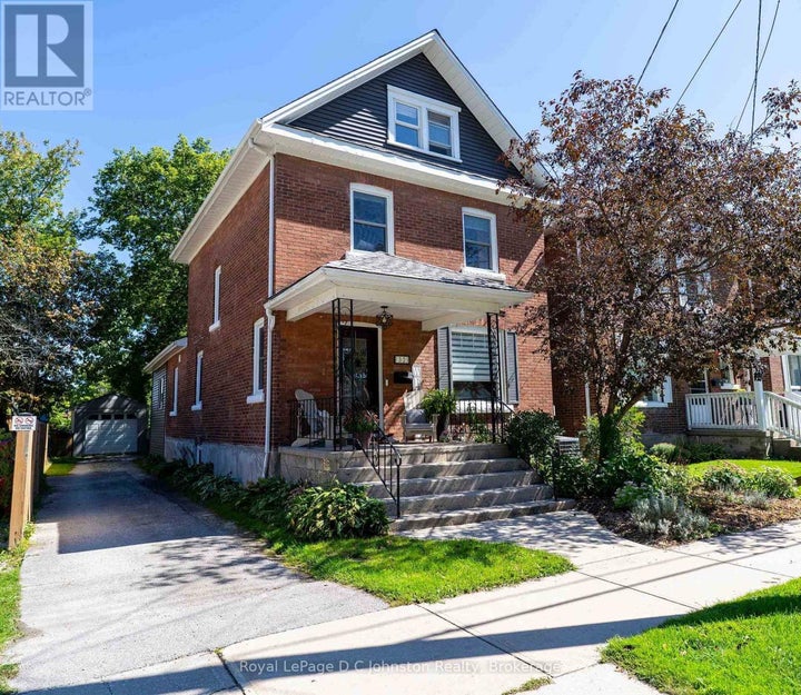 Photo 1 of 40 — 1321 4TH AVENUE W, Owen Sound, ON N4K 4W9