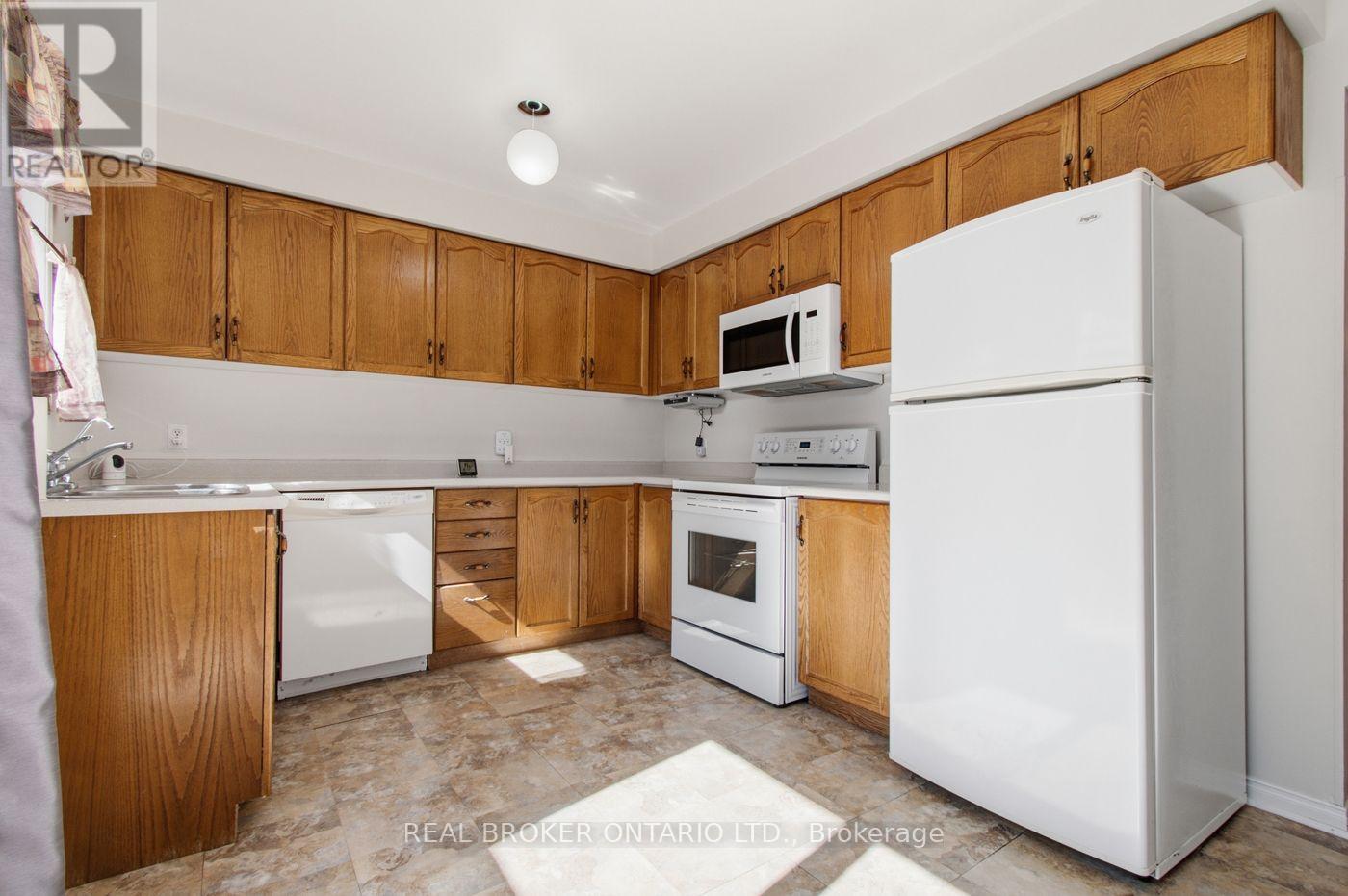 23 MADISON COURT W