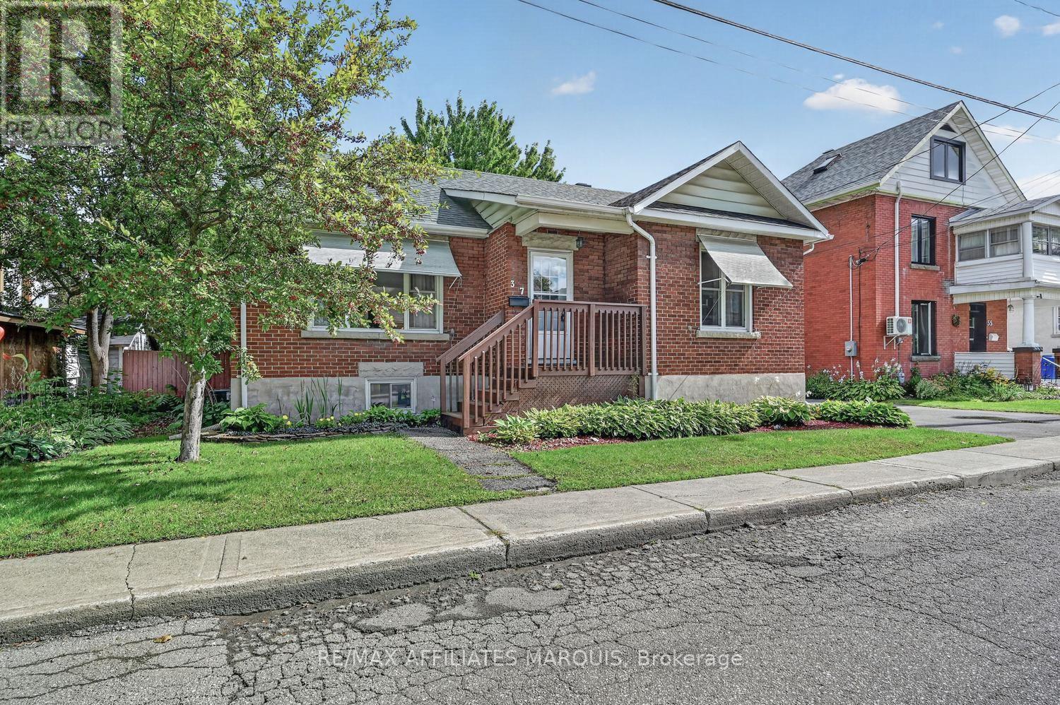 37 OGDEN AVENUE