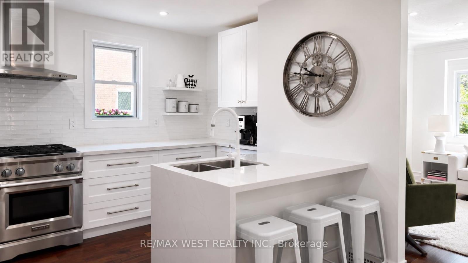 12 BRENTWOOD ROAD S