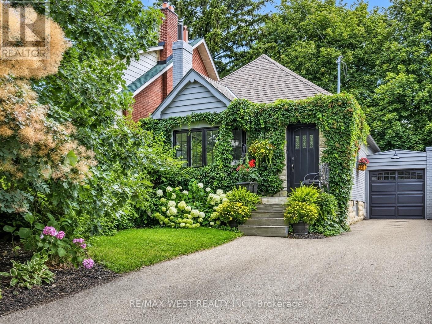 12 BRENTWOOD ROAD S