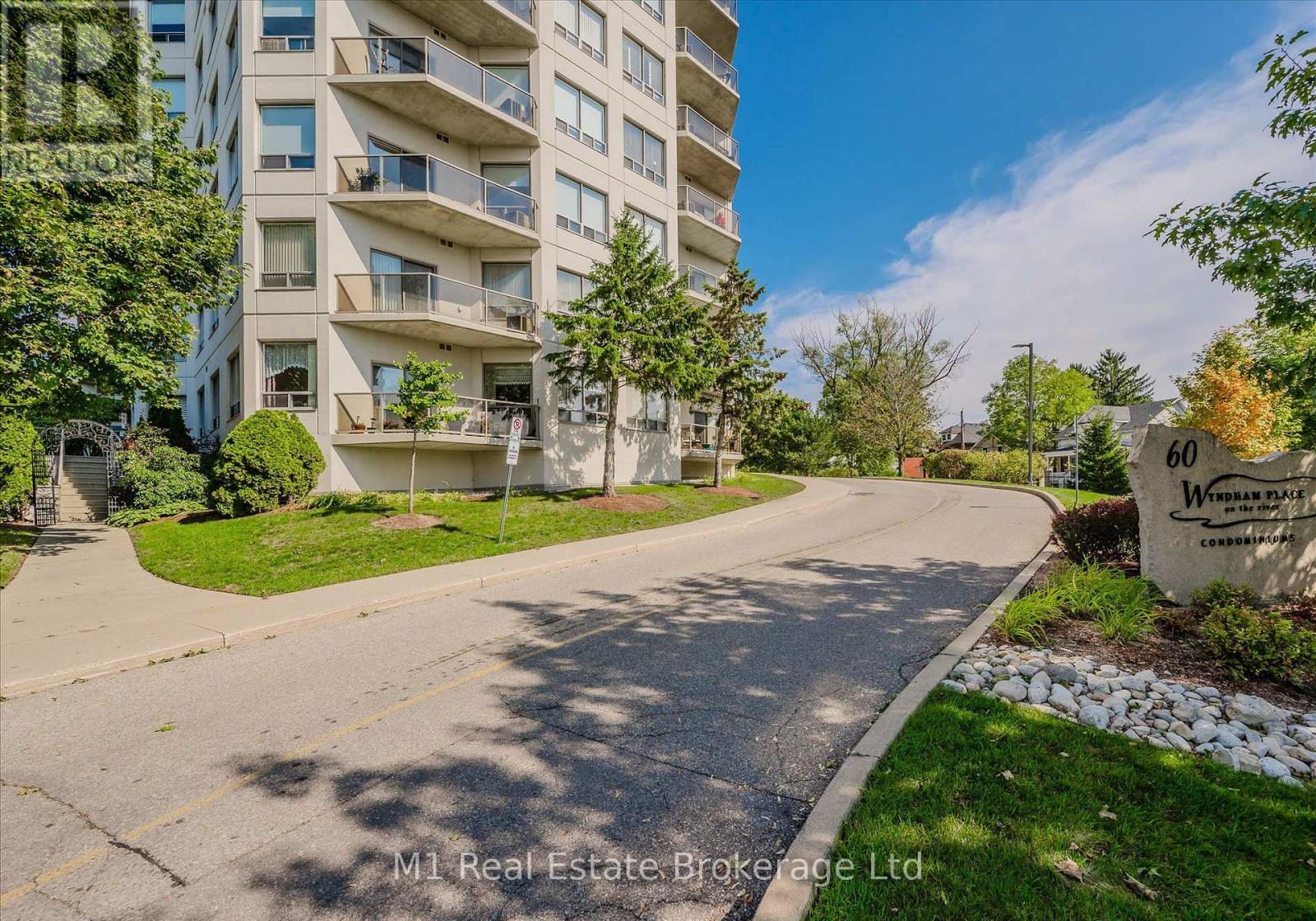 207 - 60 WYNDHAM STREET S