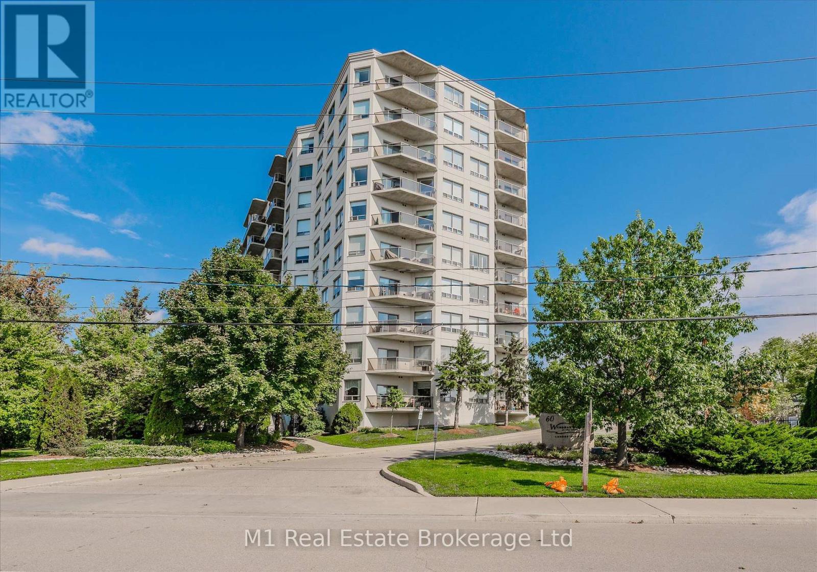 207 - 60 WYNDHAM STREET S