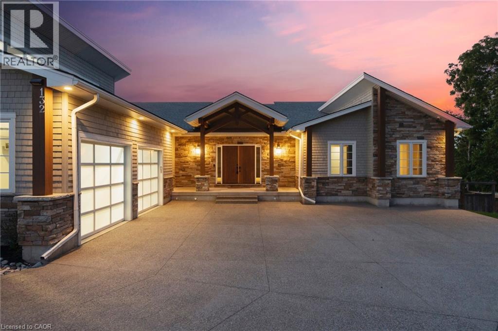 132 PARKVIEW Drive