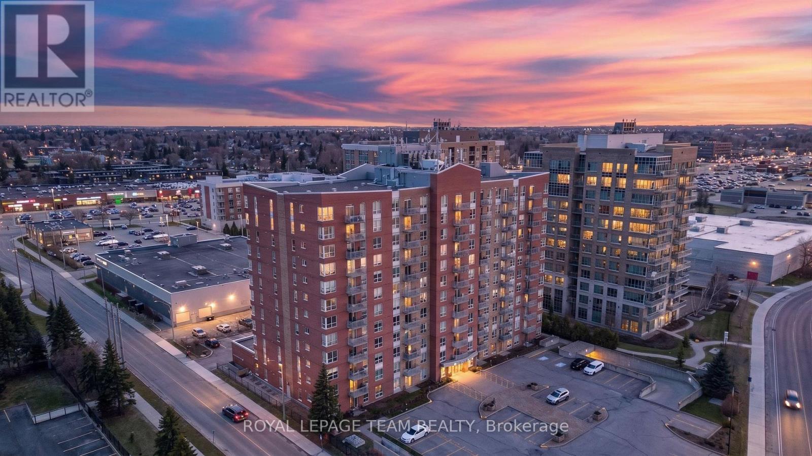 811 - 120 GRANT CARMAN DRIVE